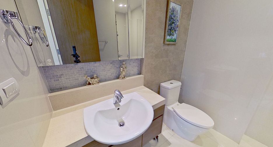 For sale 3 bedrooms condo in Khlong Toei, Bangkok