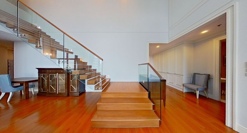 For sale 3 bedrooms condo in Khlong Toei, Bangkok