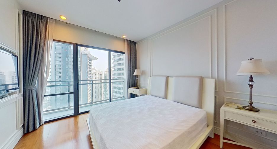 For sale 3 bedrooms condo in Khlong Toei, Bangkok