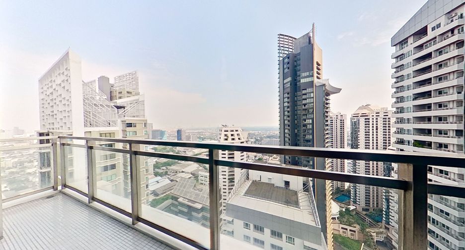 For sale 3 bedrooms condo in Khlong Toei, Bangkok