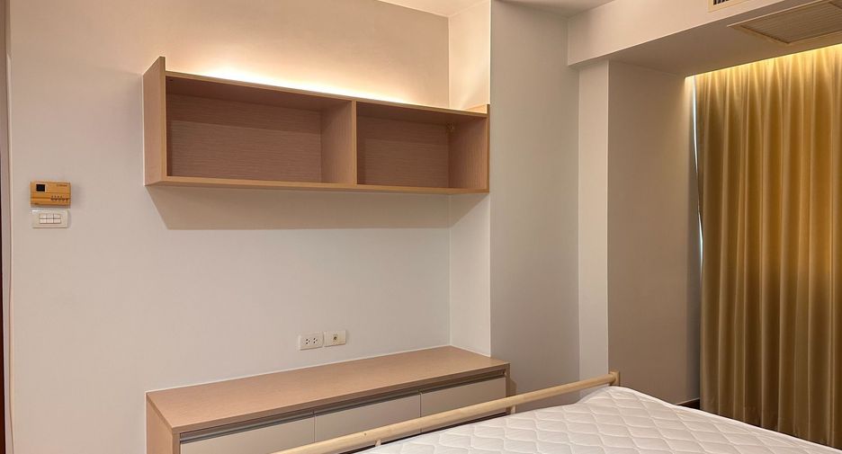 For rent 2 bedrooms condo in Phra Khanong, Bangkok