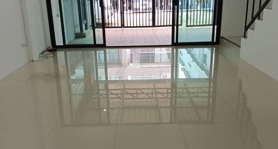 For rent 2 bedrooms townhouse in Bang Kapi, Bangkok
