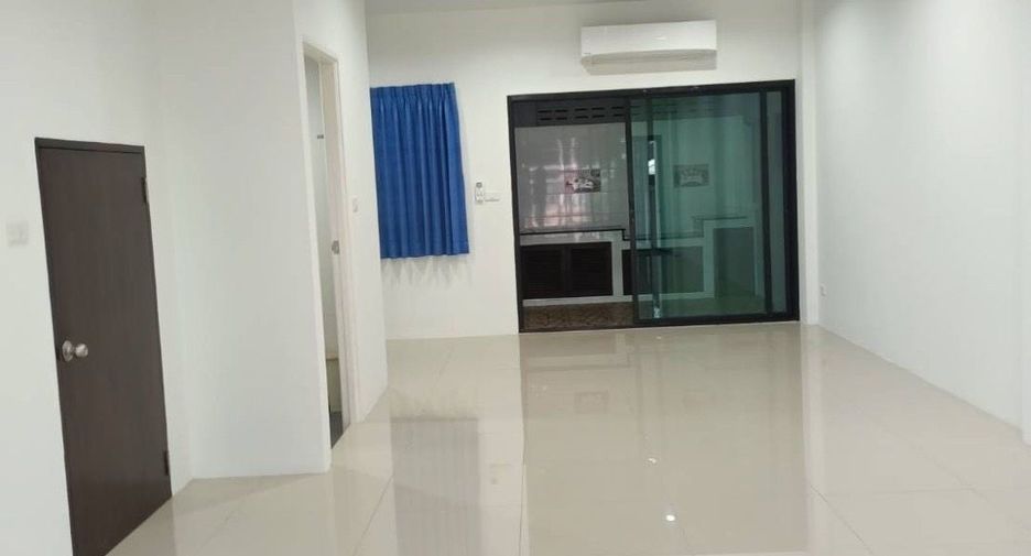 For rent 2 bedrooms townhouse in Bang Kapi, Bangkok