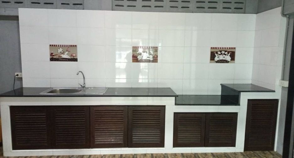 For rent 2 bedrooms townhouse in Bang Kapi, Bangkok