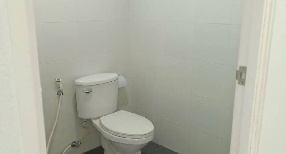 For rent 2 bedrooms townhouse in Bang Kapi, Bangkok
