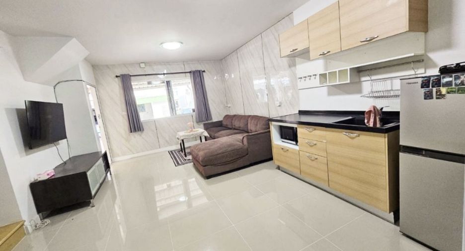 For rent 3 bedrooms townhouse in Bang Phli, Samut Prakan