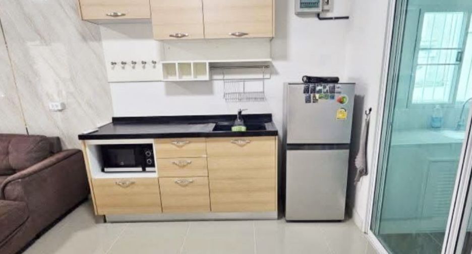 For rent 3 bedrooms townhouse in Bang Phli, Samut Prakan