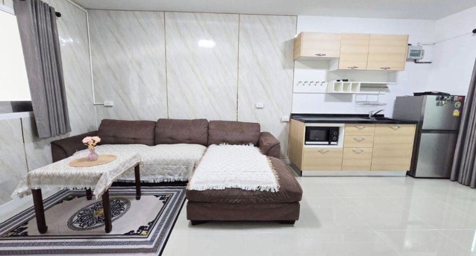 For rent 3 bedrooms townhouse in Bang Phli, Samut Prakan