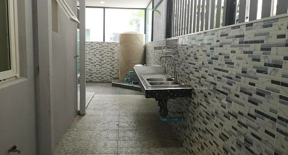 For rent 6 bedrooms house in Sai Mai, Bangkok