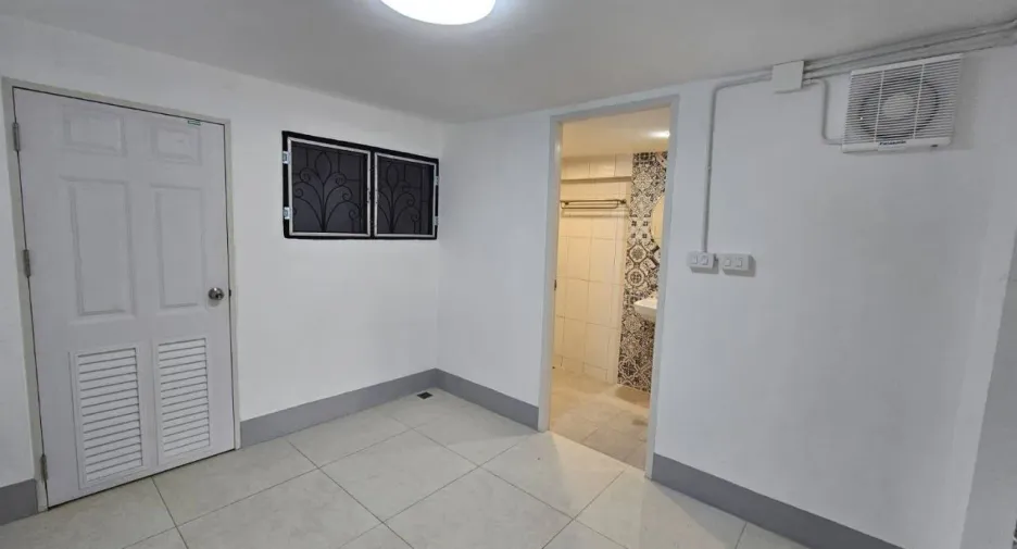 For rent retail Space in Bang Na, Bangkok