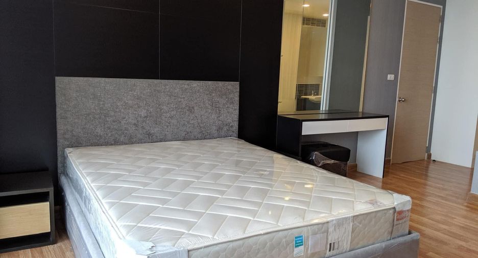 For rent 2 bedrooms condo in Bang Na, Bangkok