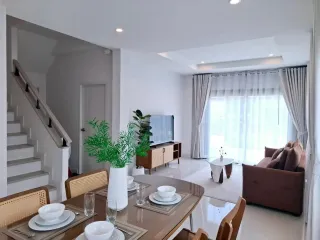 Haus zur Miete mit 4 Zimmer in Mueang Phuket, Phuket
