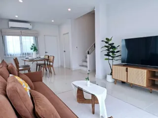 Haus zur Miete mit 4 Zimmer in Mueang Phuket, Phuket
