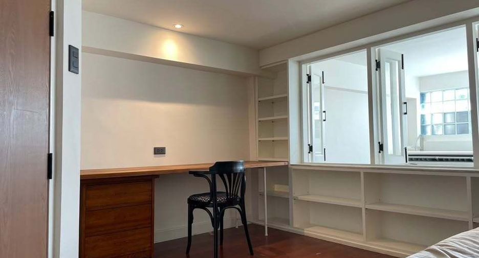 For rent 3 bedrooms townhouse in Watthana, Bangkok