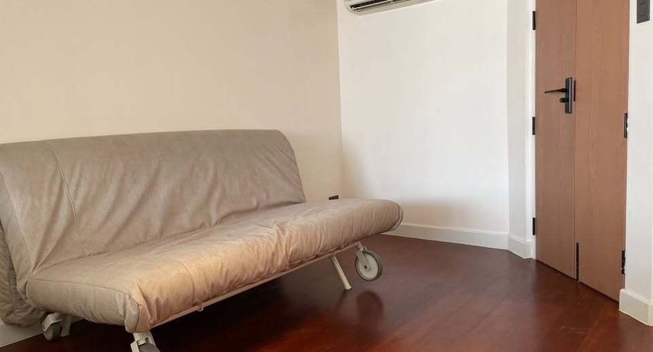 For rent 3 bedrooms townhouse in Watthana, Bangkok