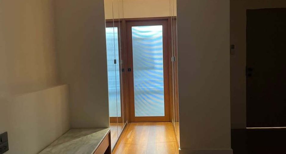 For rent 3 bedrooms townhouse in Watthana, Bangkok