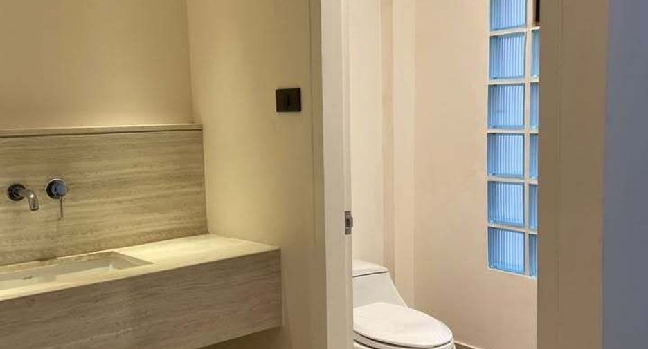 For rent 3 bedrooms townhouse in Watthana, Bangkok