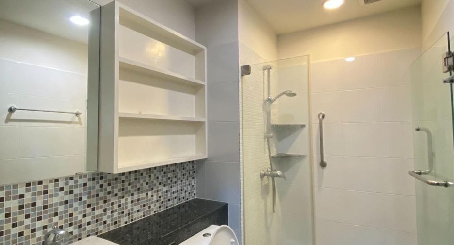 For rent 2 bedrooms condo in Khlong Toei, Bangkok