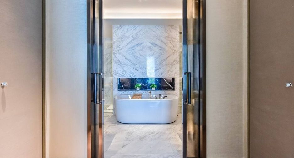 For rent 2 bedrooms condo in Khlong San, Bangkok