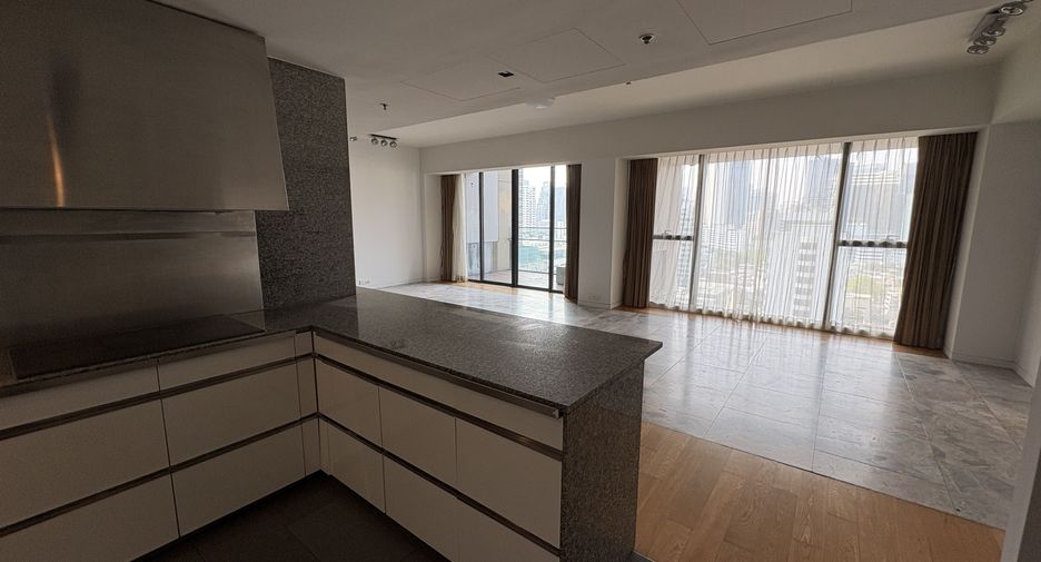 À louer 3 chambres condo à Sathon, Bangkok