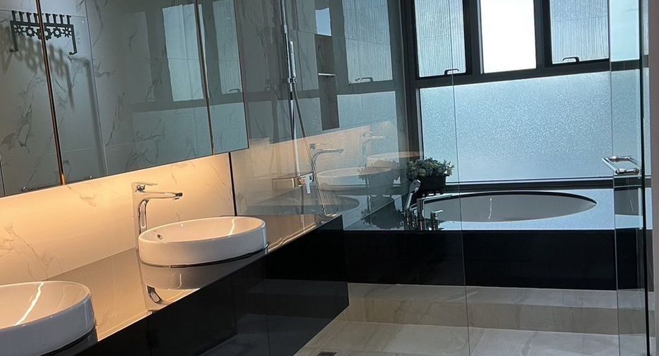 À vendre et à louer 3 chambres condo à Yan Nawa, Bangkok