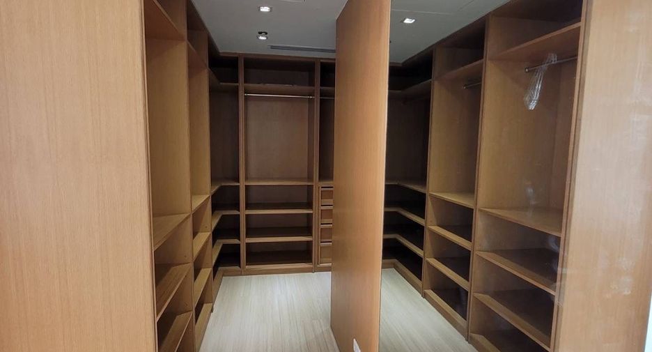 À vendre et à louer 3 chambres condo à Yan Nawa, Bangkok