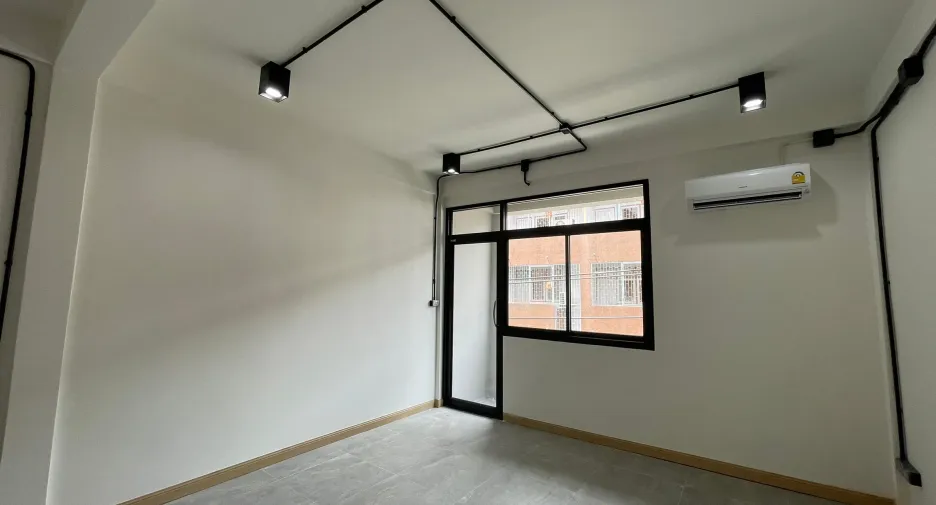 Reihenhaus zum Kauf und zur Miete mit 2 Zimmer in Bang Phlat, Bangkok