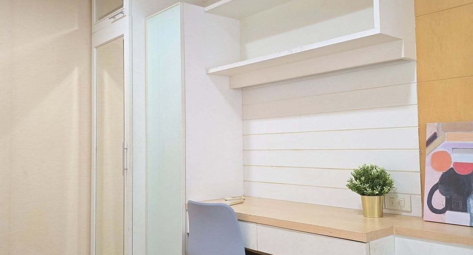 For rent 3 bedrooms condo in Yan Nawa, Bangkok