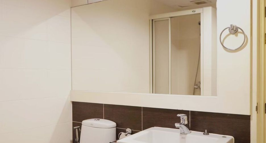 For rent 3 bedrooms condo in Yan Nawa, Bangkok