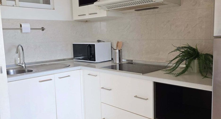 For rent 3 bedrooms condo in Yan Nawa, Bangkok
