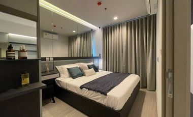 Condo en alquiler de 2 habitaciones en Huai Khwang, Bangkok