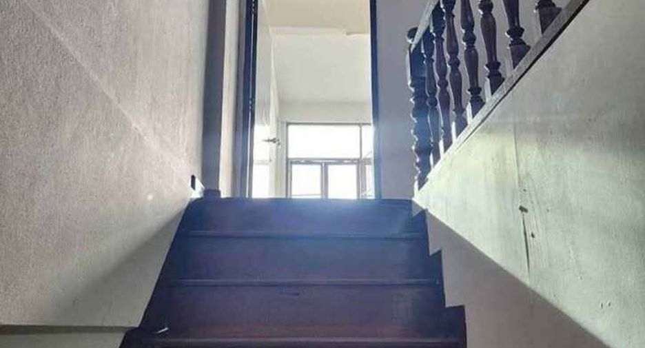 À louer 3 chambres maison de ville à Ratchathewi, Bangkok