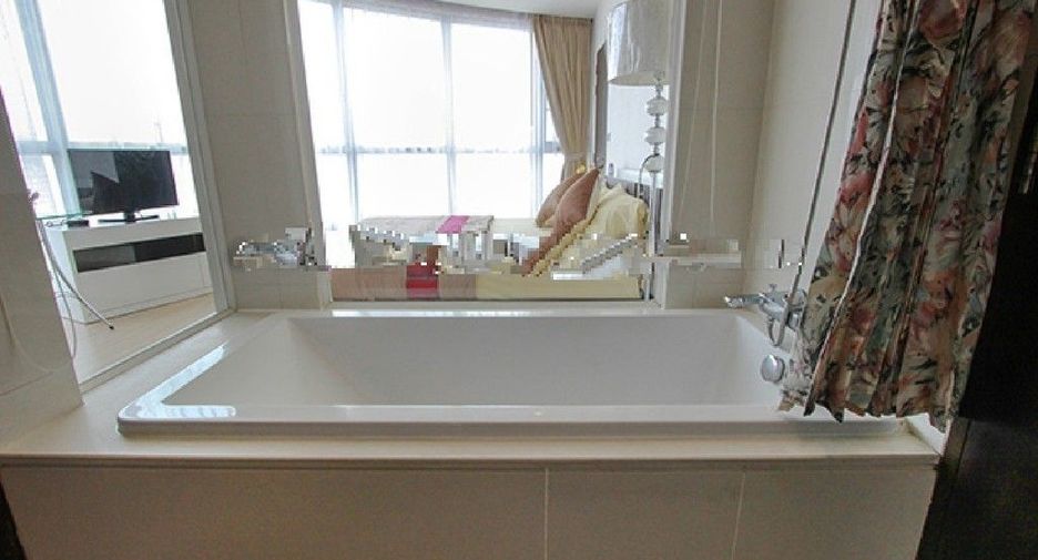 For sale 1 bed condo in Khlong Toei, Bangkok