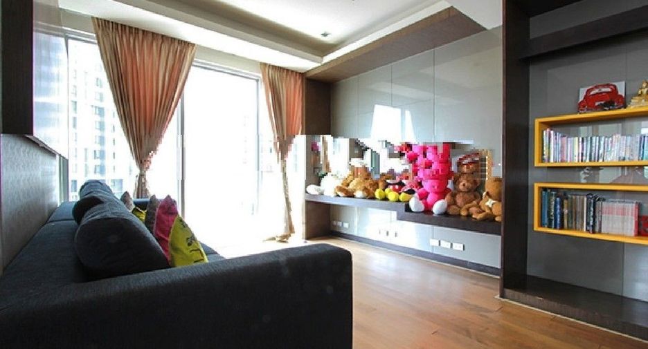 For sale 1 bed condo in Khlong Toei, Bangkok