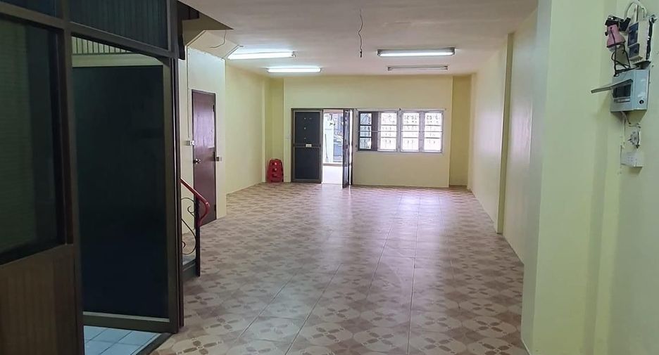 For sale retail Space in Phra Khanong, Bangkok