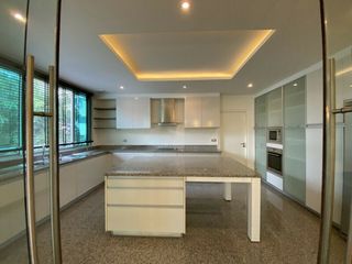 For rent 3 bedrooms apartment in Watthana, Bangkok