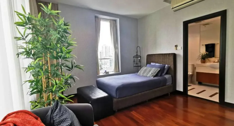 For rent 3 bedrooms condo in Khlong Toei, Bangkok