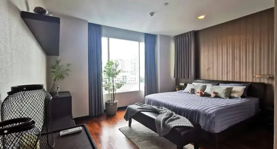 For rent 3 bedrooms condo in Khlong Toei, Bangkok