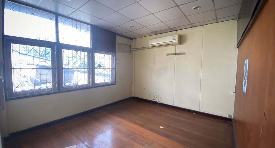 Reihenhaus zur Miete mit 3 Zimmer in Watthana, Bangkok