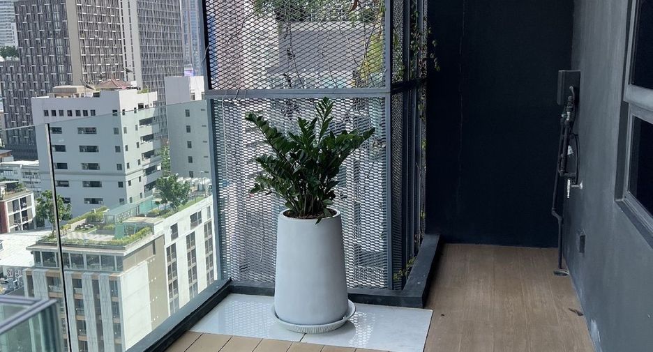 For rent 3 bedrooms condo in Watthana, Bangkok