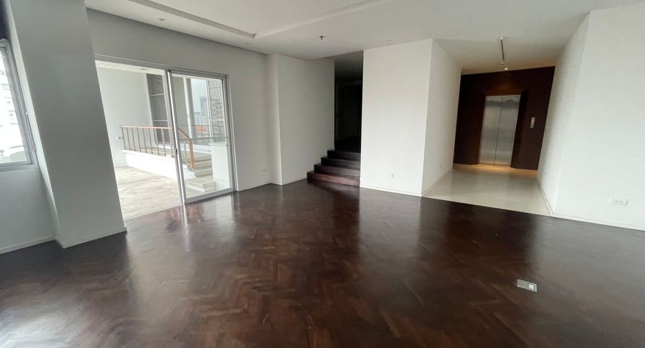 For rent 4 bedrooms condo in Sathon, Bangkok