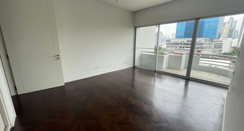For rent 4 bedrooms condo in Sathon, Bangkok