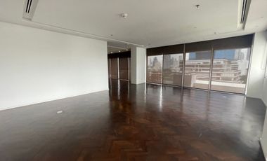 For rent 4 bedrooms condo in Sathon, Bangkok