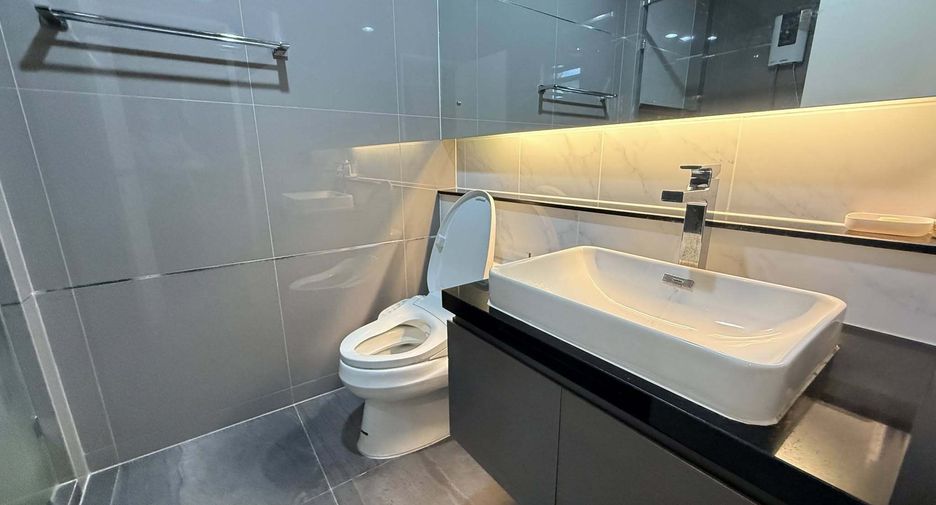 For rent 4 bedrooms house in Bang Kapi, Bangkok