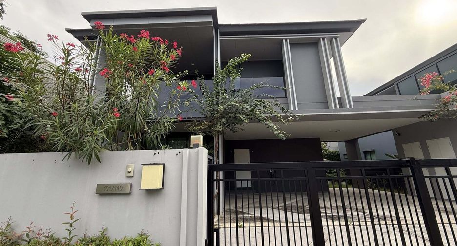 For rent 4 bedrooms house in Bang Kapi, Bangkok