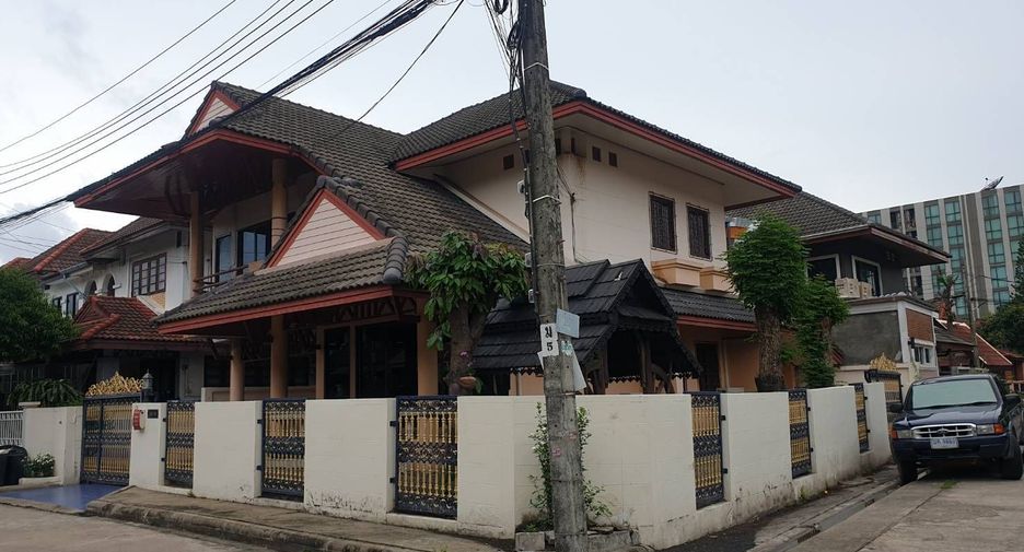 For rent 3 bedrooms house in Khan Na Yao, Bangkok