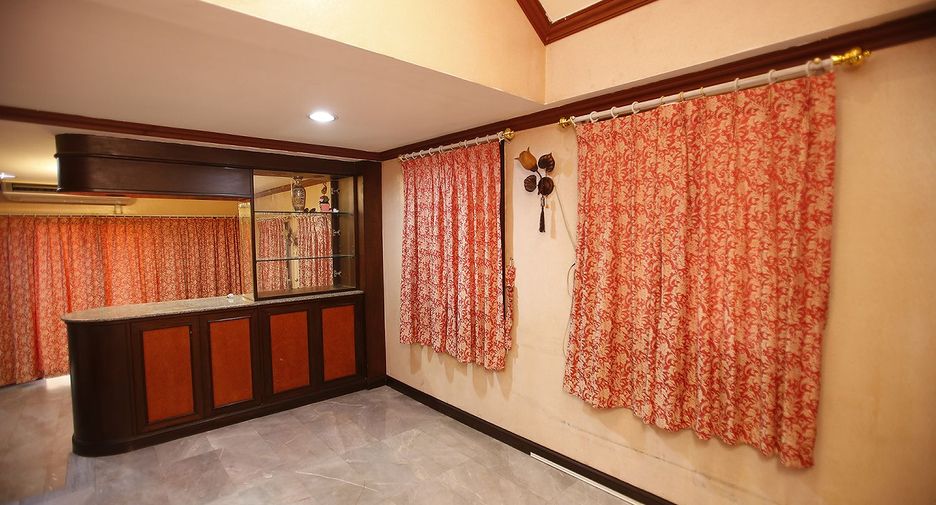 For rent 3 bedrooms house in Khan Na Yao, Bangkok