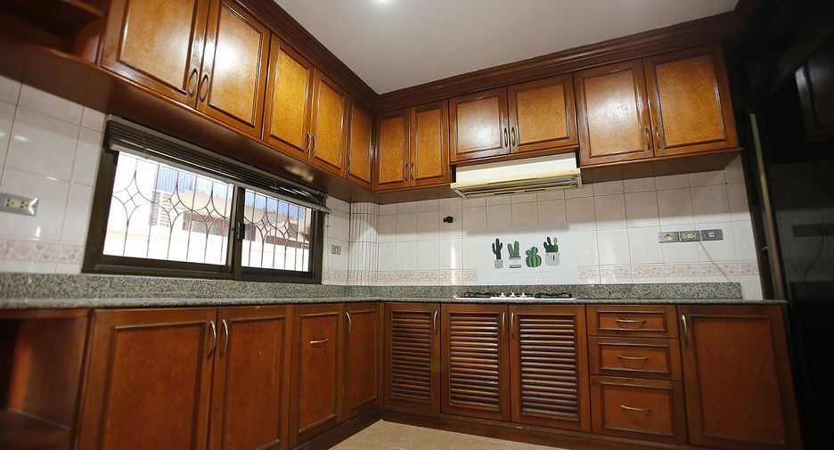 For rent 3 bedrooms house in Khan Na Yao, Bangkok