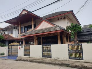 For rent 3 bedrooms house in Khan Na Yao, Bangkok