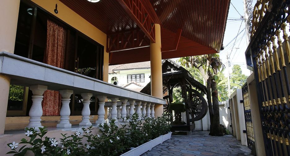 For rent 3 bedrooms house in Khan Na Yao, Bangkok